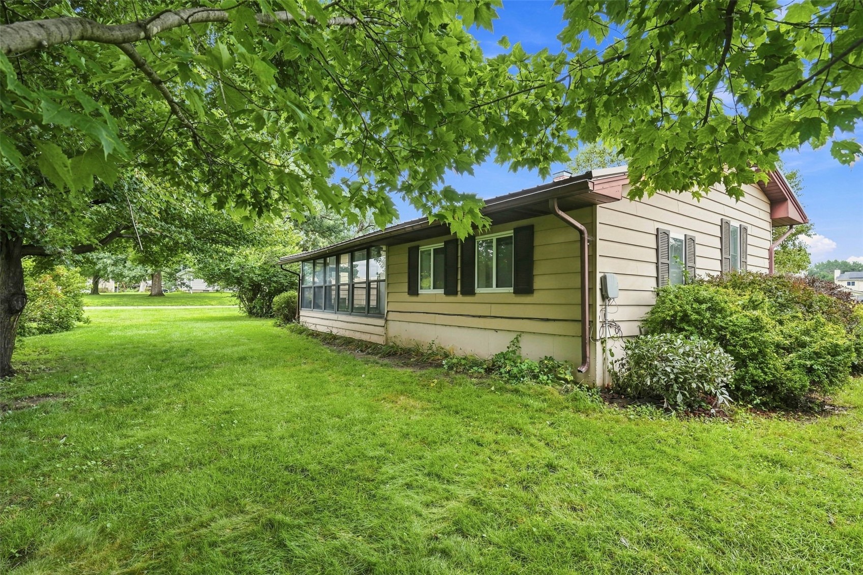 505 S Troy Road Robins IA 52328