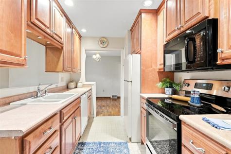 505 S Troy Road Robins IA 52328