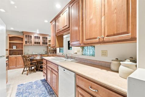 505 S Troy Road Robins IA 52328