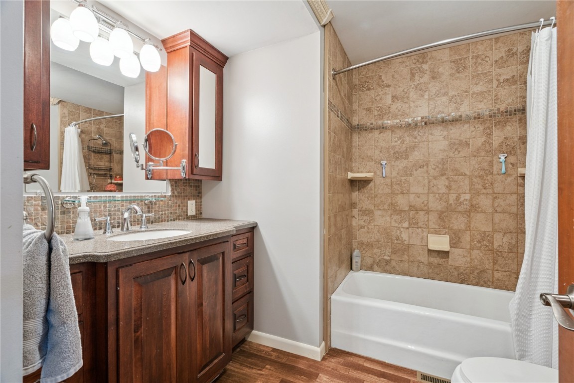 1322 Woodside Drive NW Cedar Rapids IA 52405