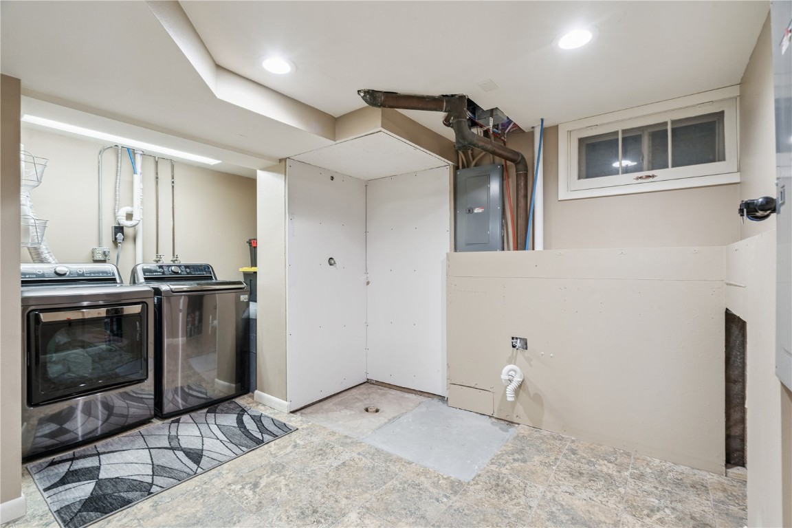1322 Woodside Drive NW Cedar Rapids IA 52405