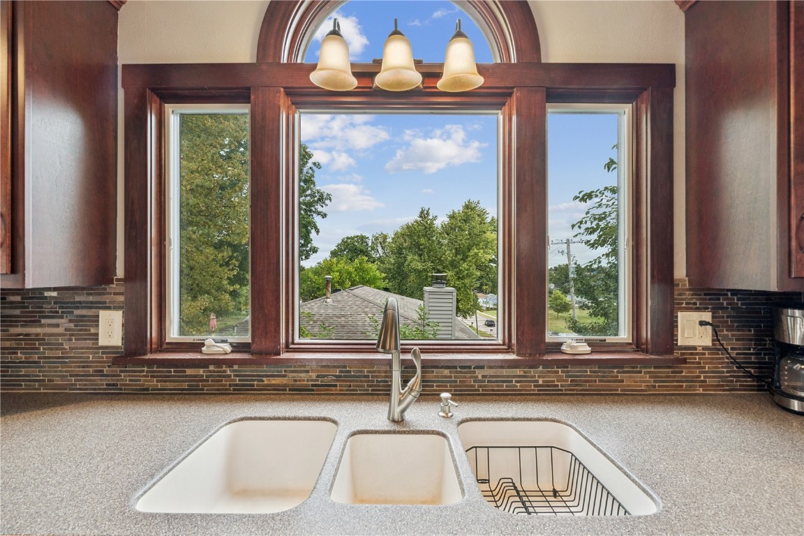 1322 Woodside Drive NW Cedar Rapids IA 52405