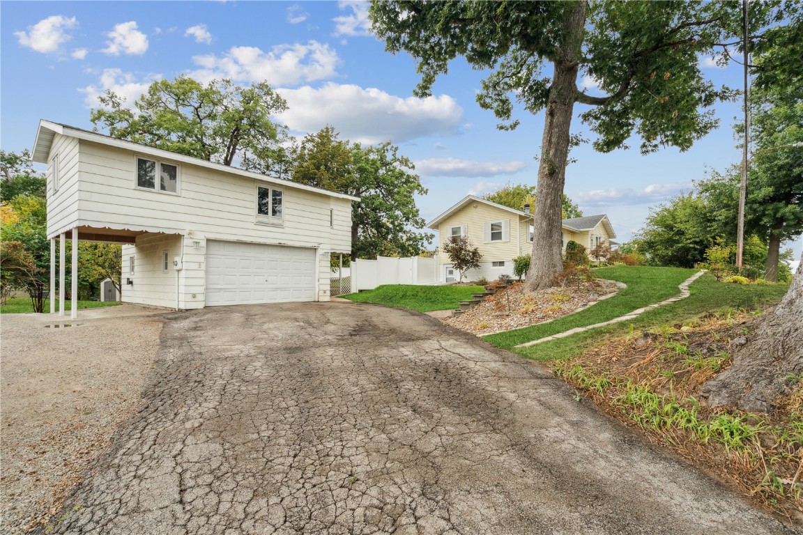 1322 Woodside Drive NW Cedar Rapids IA 52405