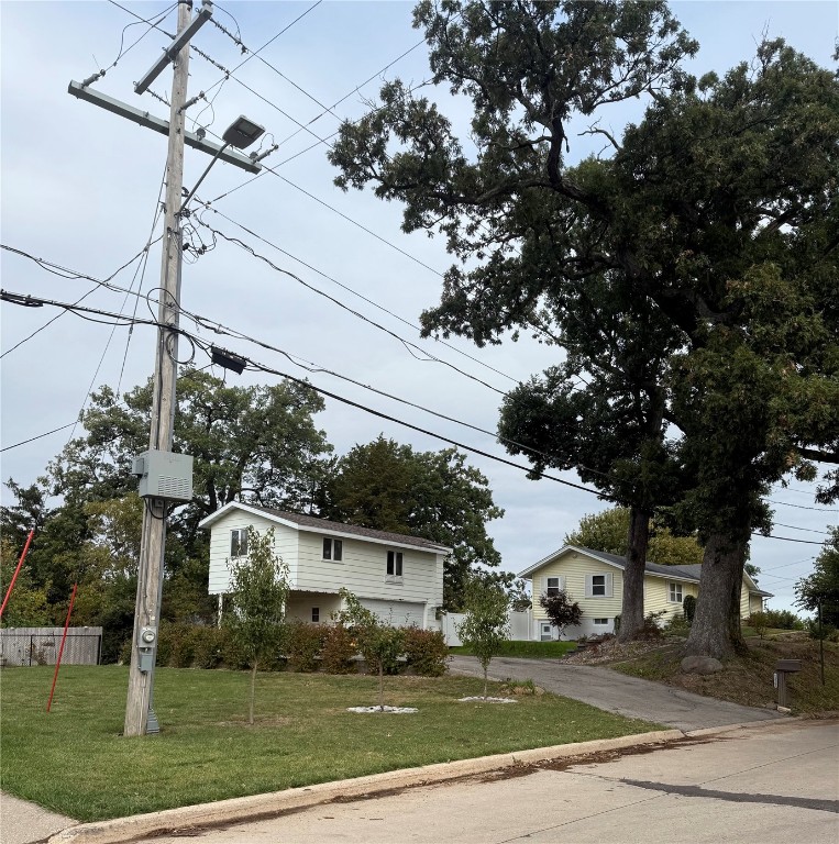 1322 Woodside Drive NW Cedar Rapids IA 52405