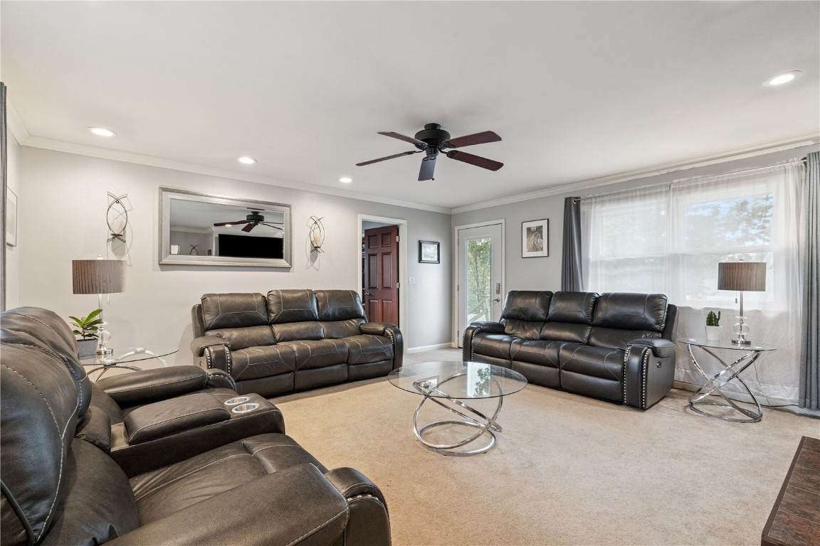 1322 Woodside Drive NW Cedar Rapids IA 52405