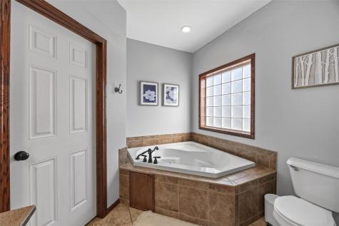 5102 Windmill Court SW Cedar Rapids IA 52404