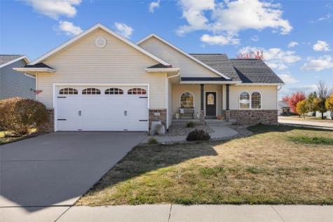5102 Windmill Court SW Cedar Rapids IA 52404