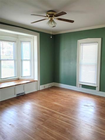 276 10th Street Marion IA 52302
