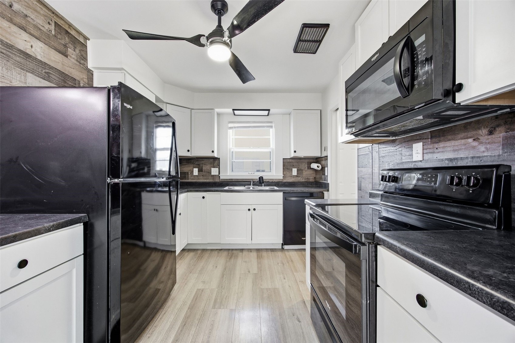 238 24th Street NW Cedar Rapids IA 52405
