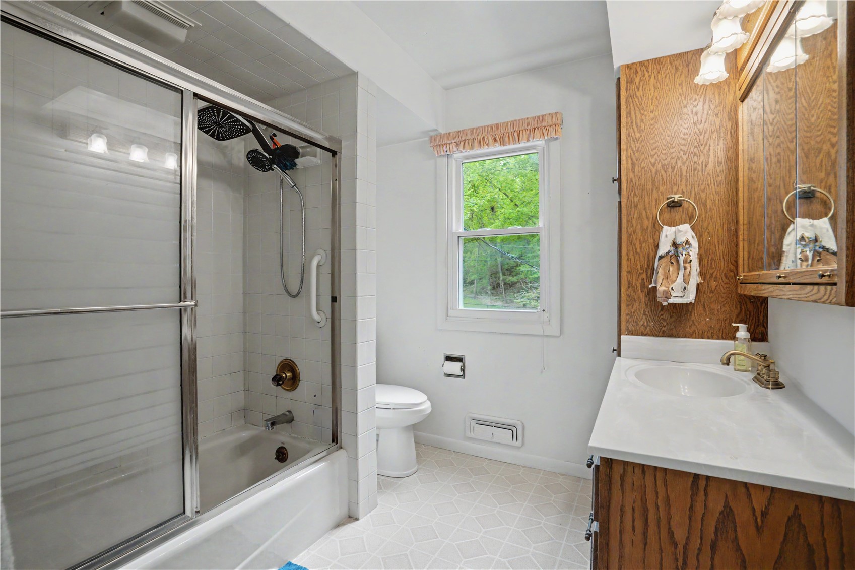 1229 Hertz Drive SE Cedar Rapids IA 52403