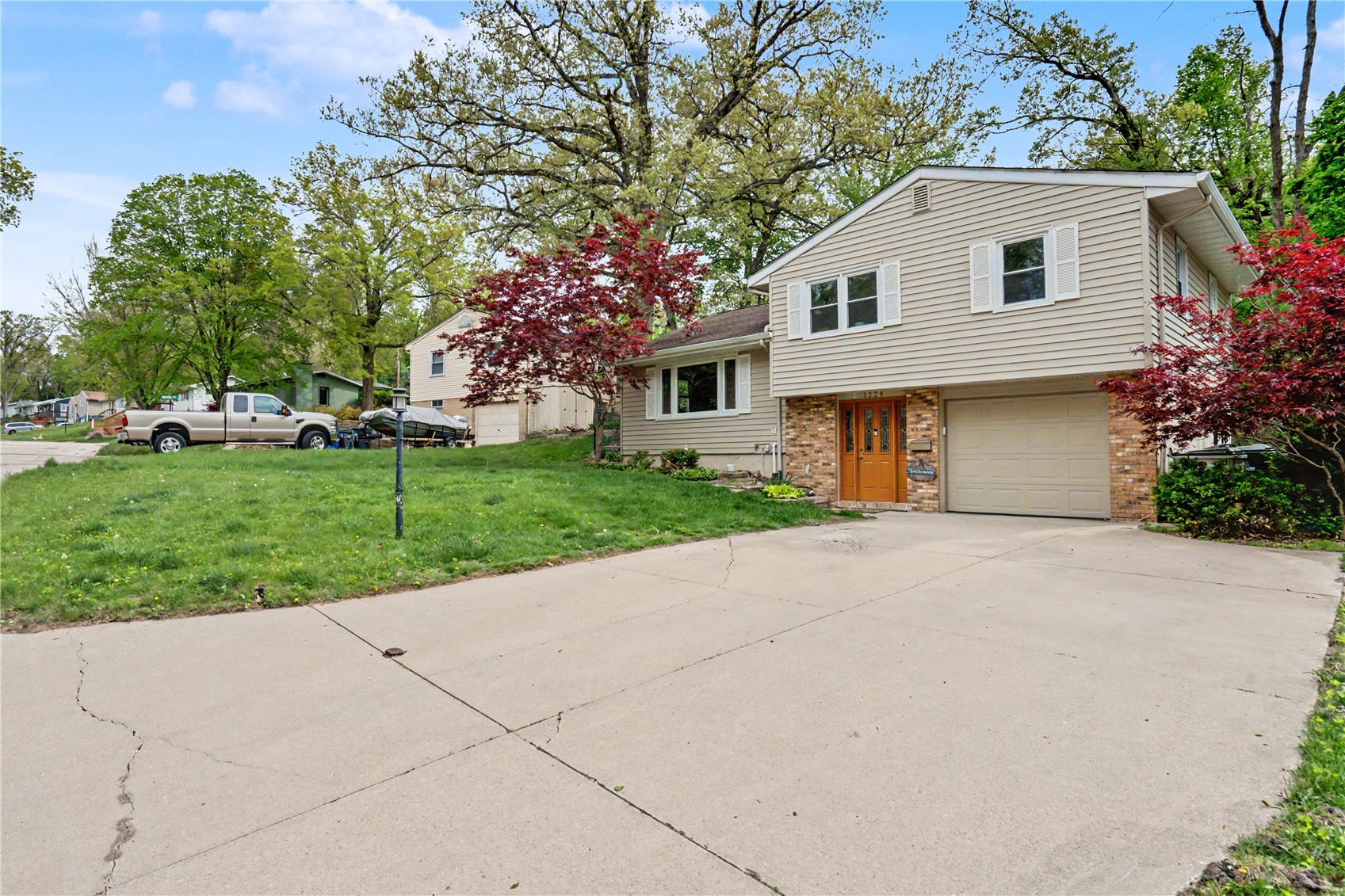 1229 Hertz Drive SE Cedar Rapids IA 52403