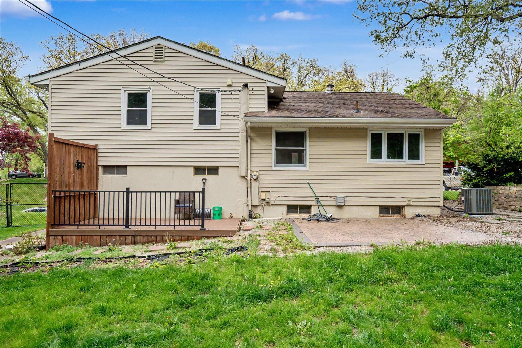 1229 Hertz Drive SE Cedar Rapids IA 52403