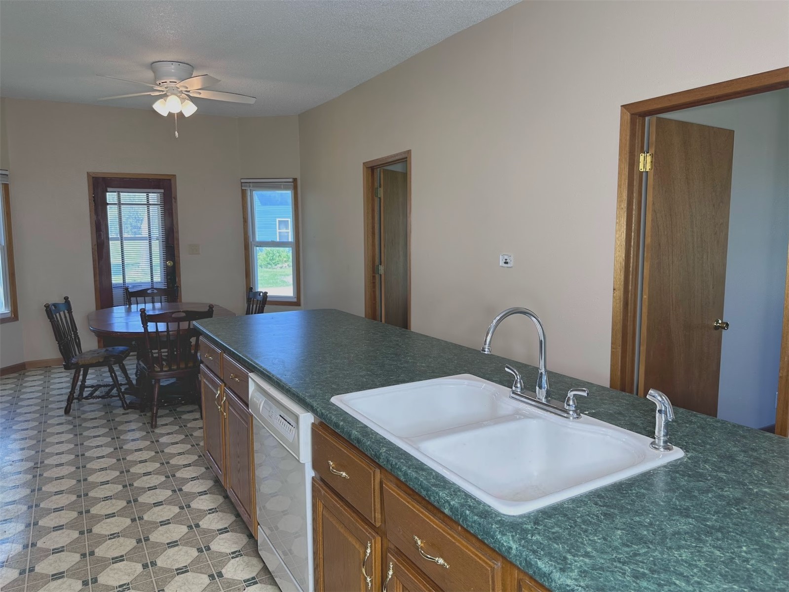 110 12th Street SE Oelwein IA 50662