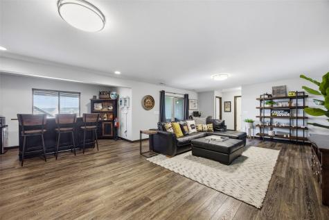 702 Raymond Drive Solon IA 52333