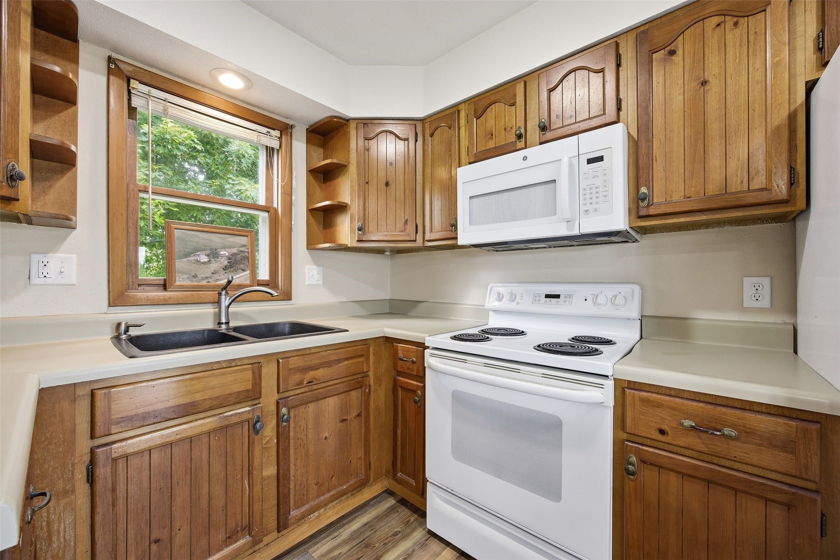 604 S Todds Ferry Conesville IA 52739