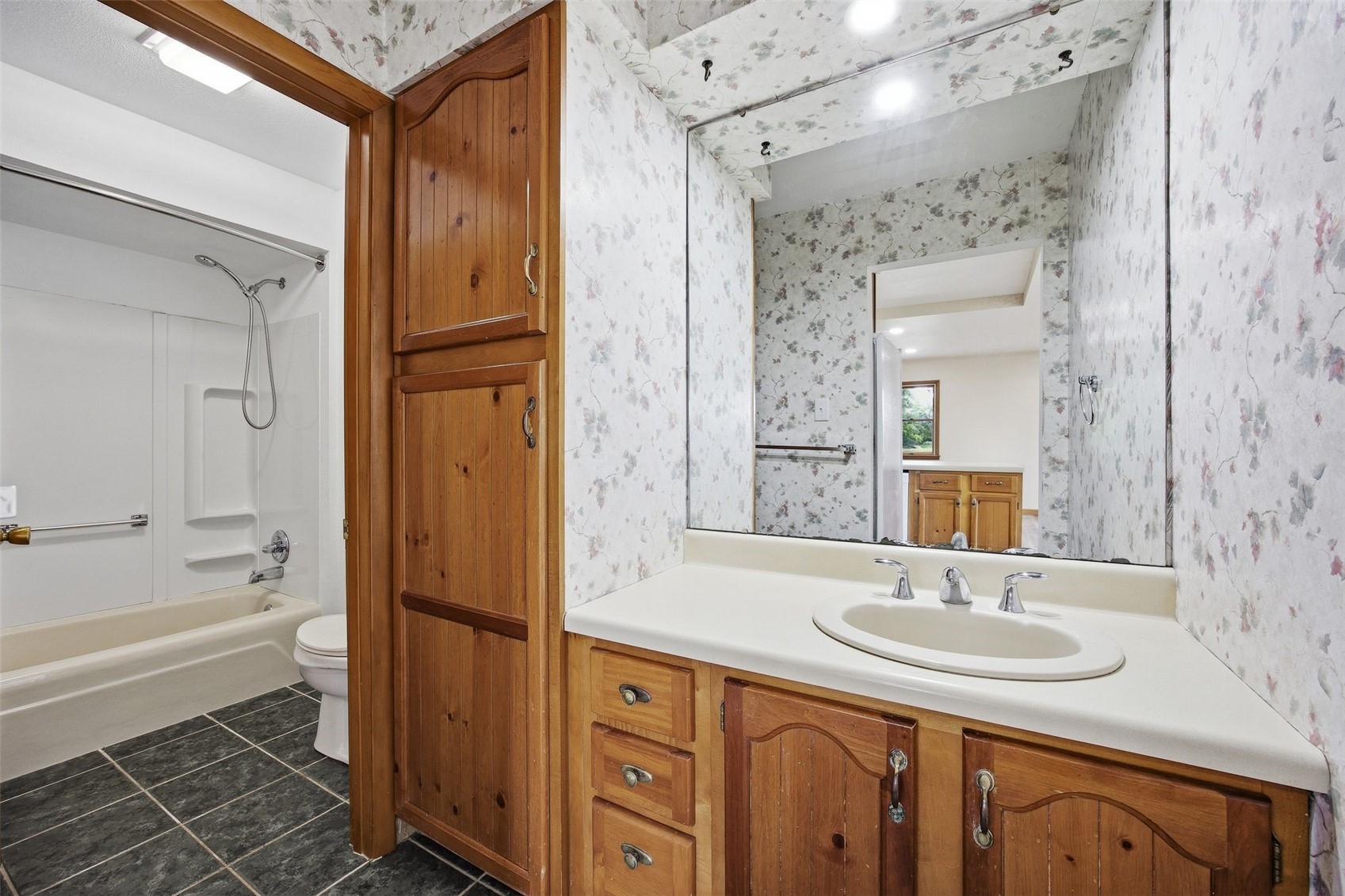 604 S Todds Ferry Conesville IA 52739