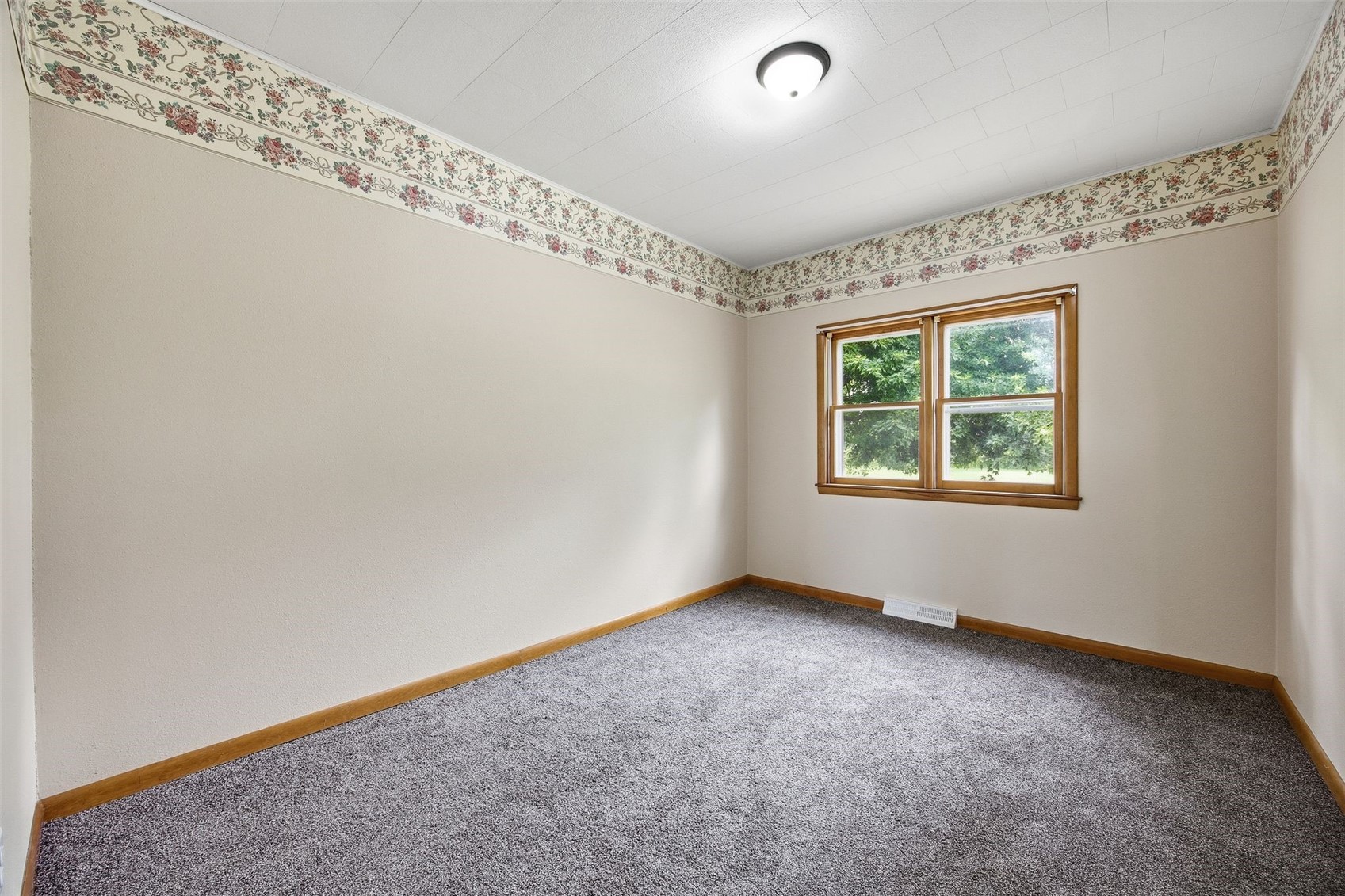 604 S Todds Ferry Conesville IA 52739