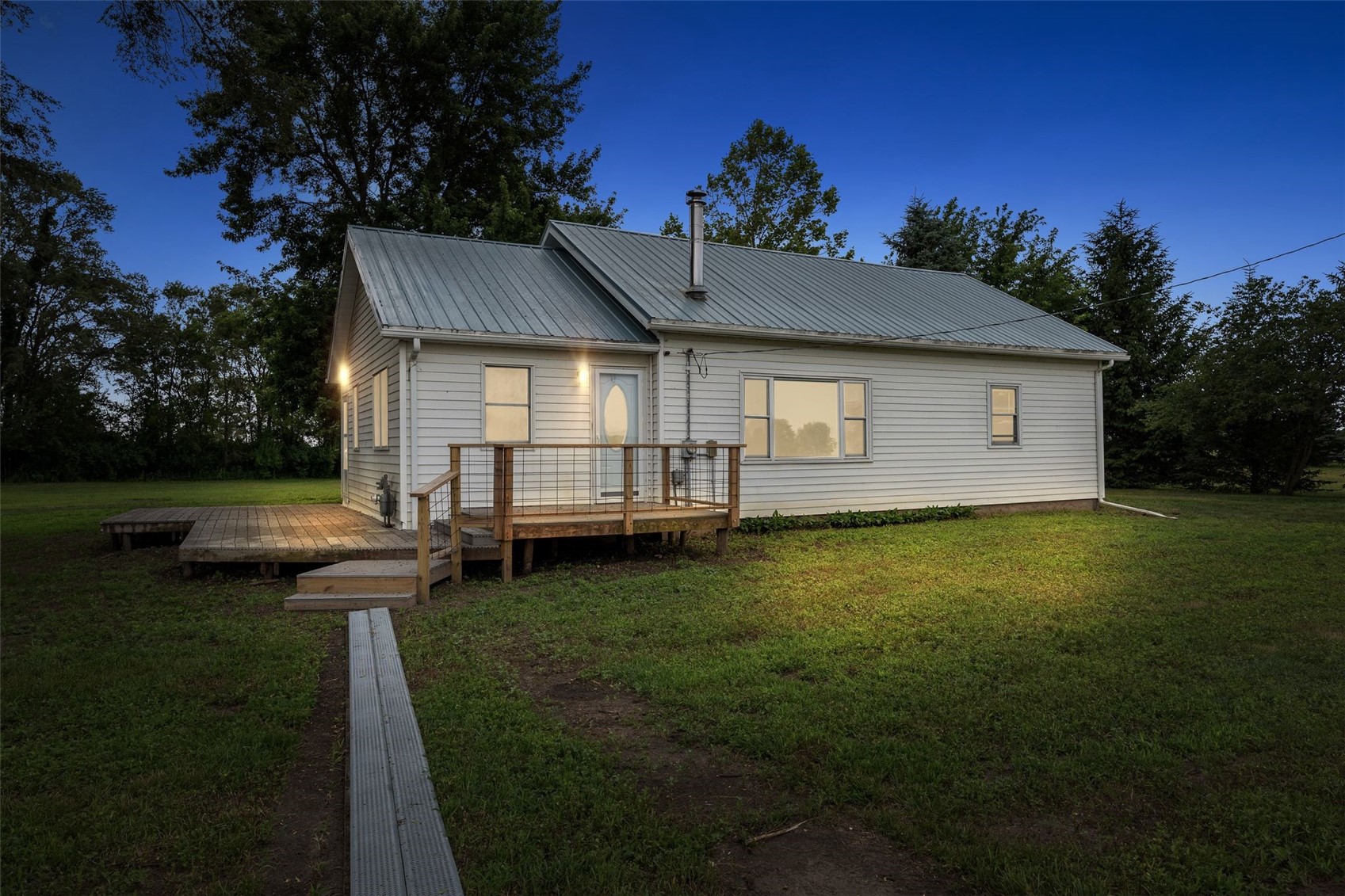 604 S Todds Ferry Conesville IA 52739