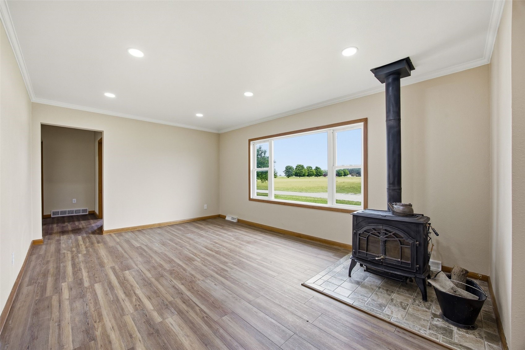 604 S Todds Ferry Conesville IA 52739