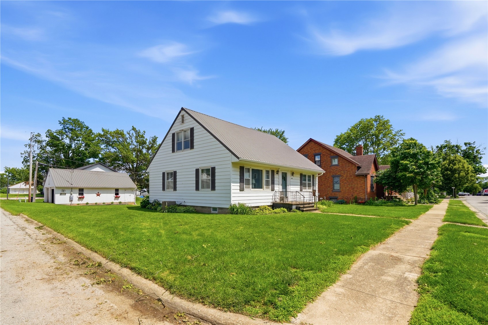 404 Hall Avenue Lowden IA 52255