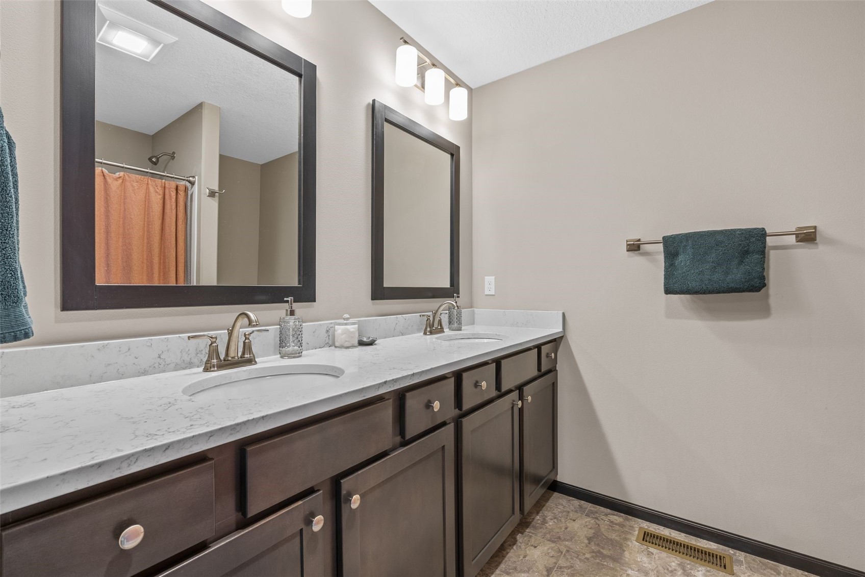 2107 Holly Meadow Avenue SW Cedar Rapids IA 52404