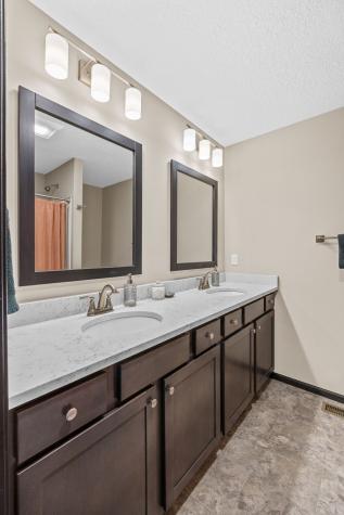 2107 Holly Meadow Avenue SW Cedar Rapids IA 52404