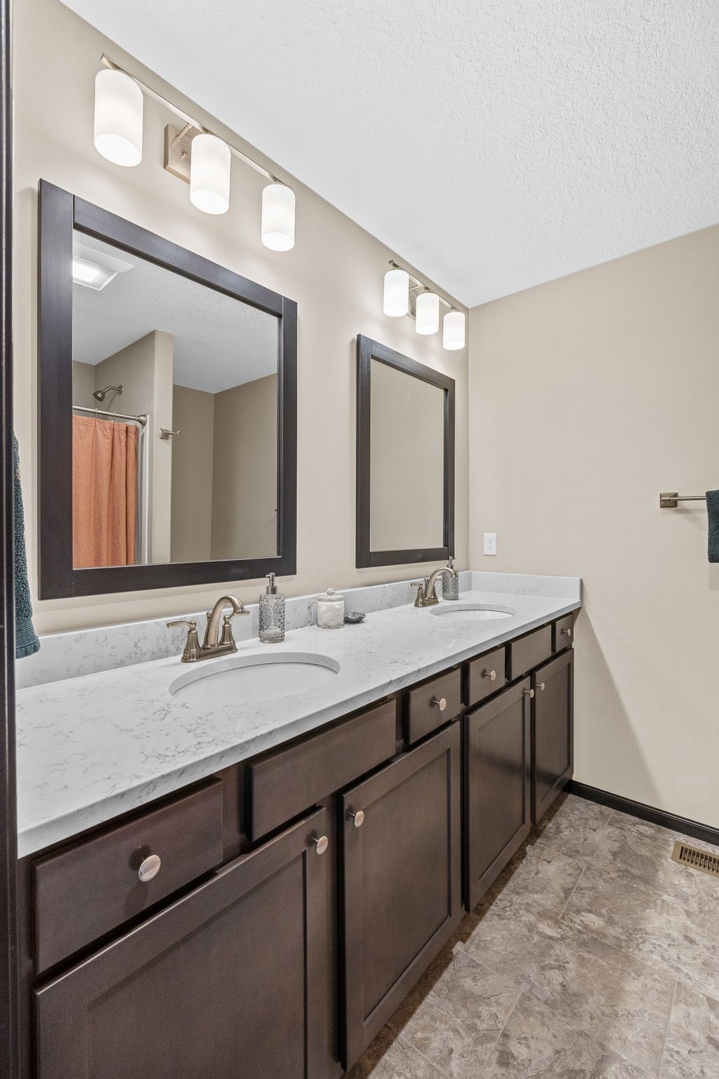 2107 Holly Meadow Avenue SW Cedar Rapids IA 52404