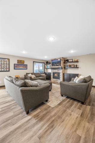 2107 Holly Meadow Avenue SW Cedar Rapids IA 52404
