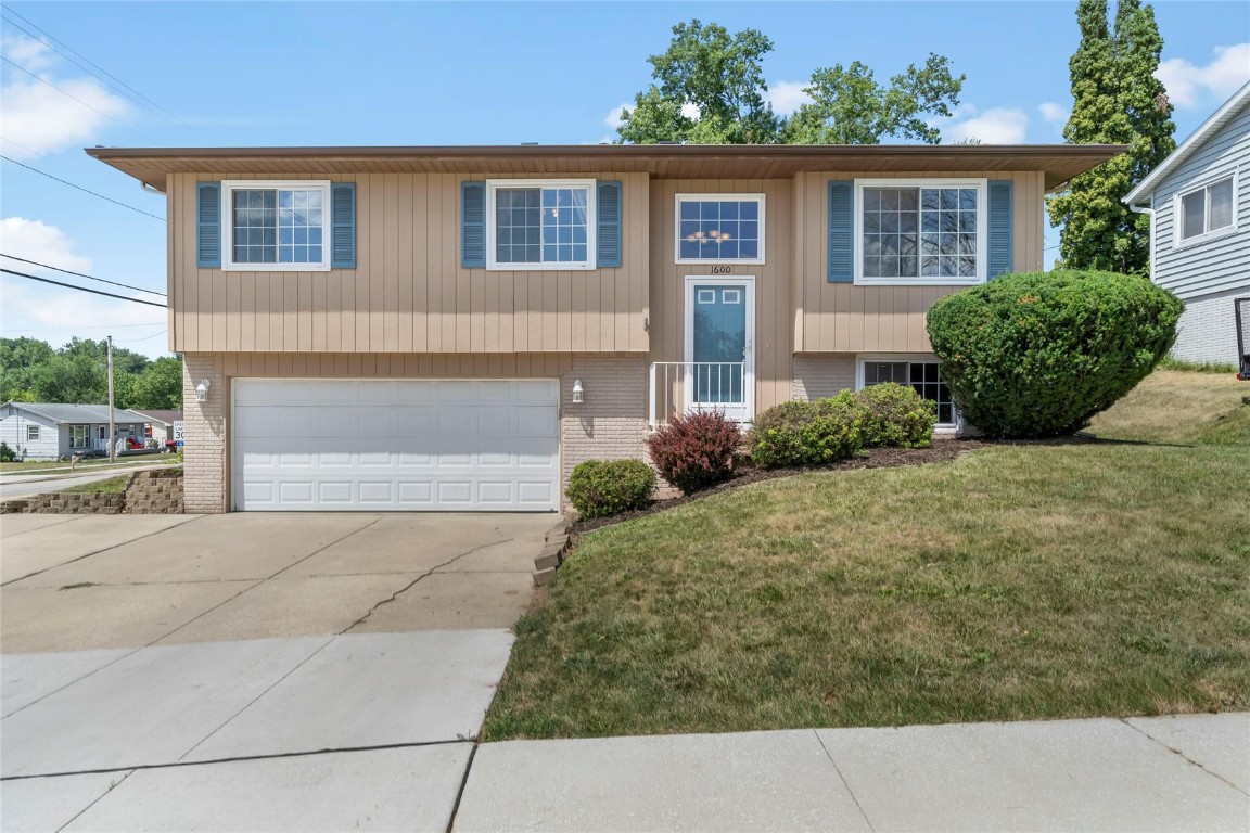 1600 21st Street NW Cedar Rapids IA 52405