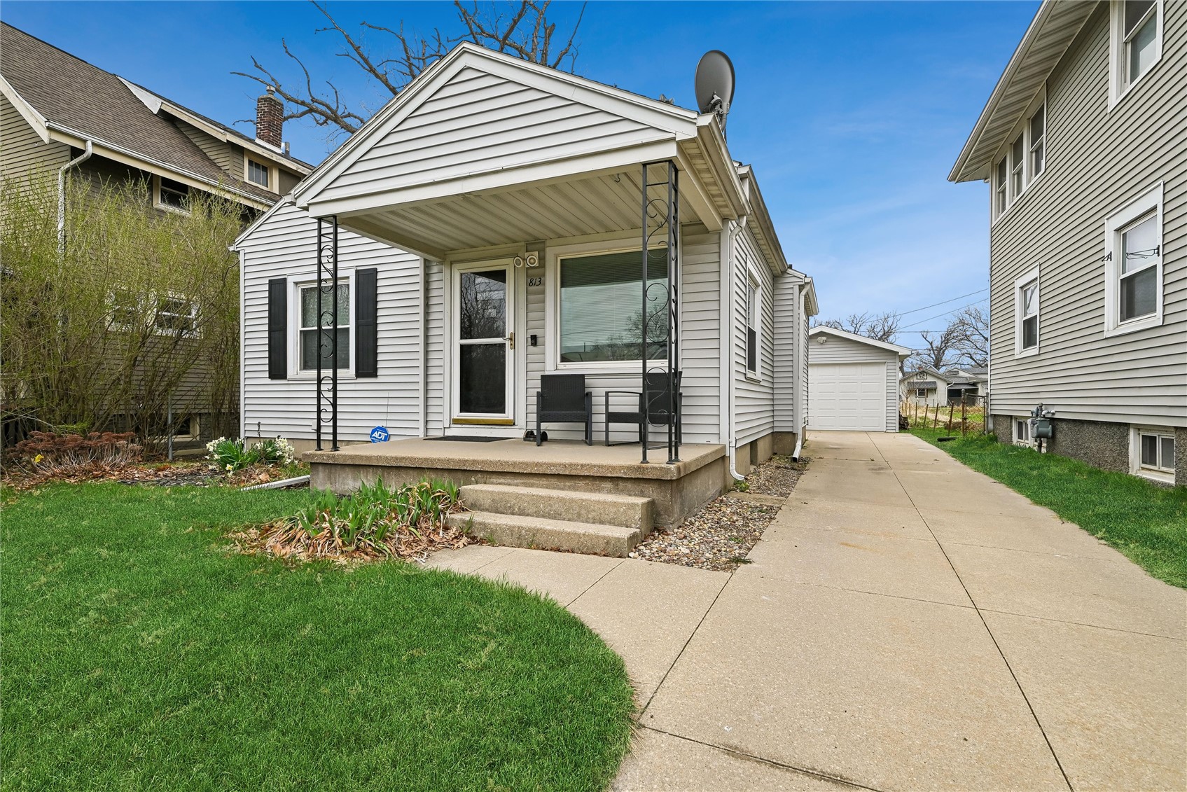 813 Oakland Road NE Cedar Rapids IA 52402