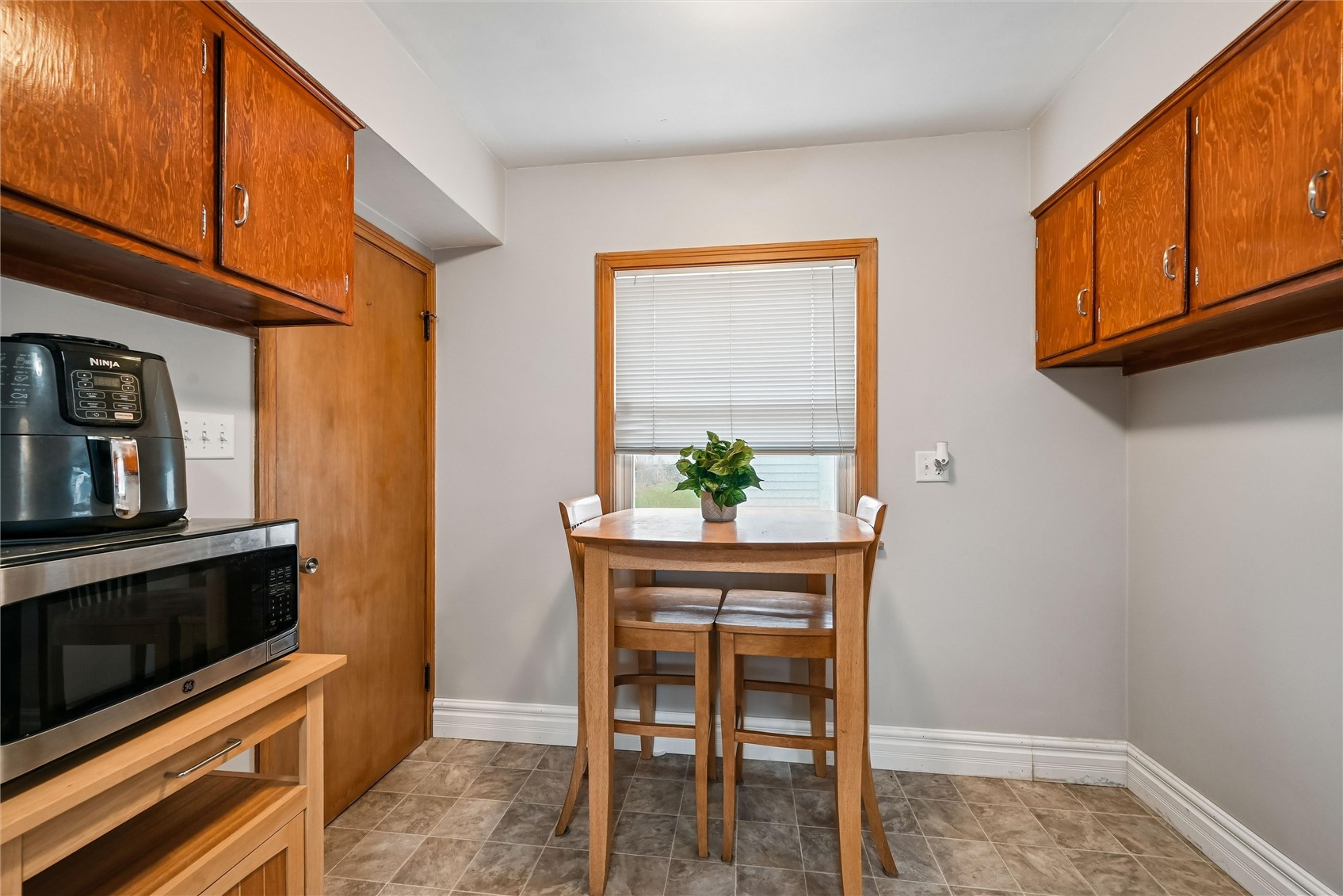813 Oakland Road NE Cedar Rapids IA 52402