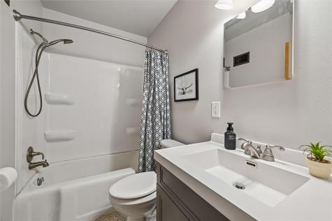 813 Oakland Road NE Cedar Rapids IA 52402