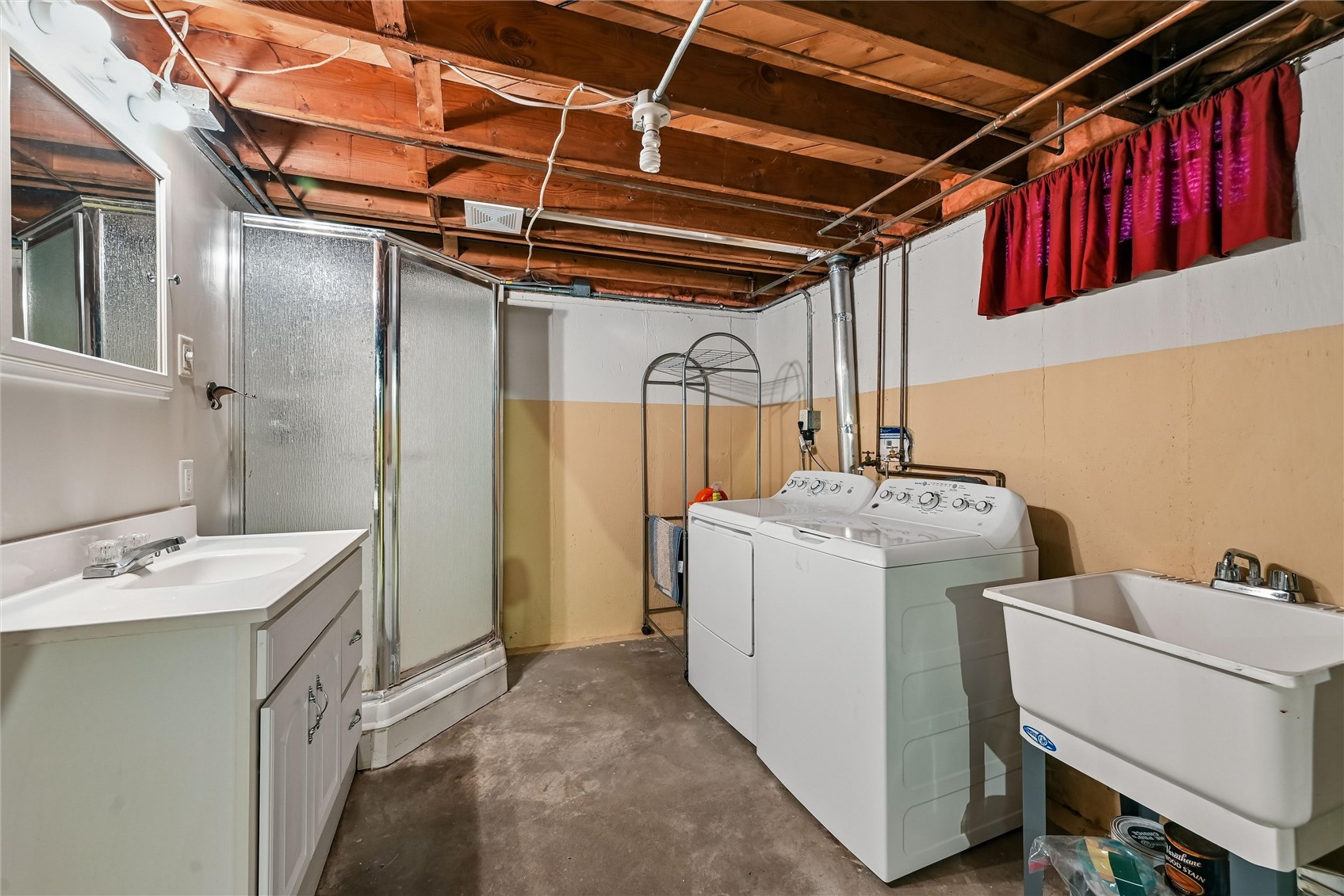 813 Oakland Road NE Cedar Rapids IA 52402