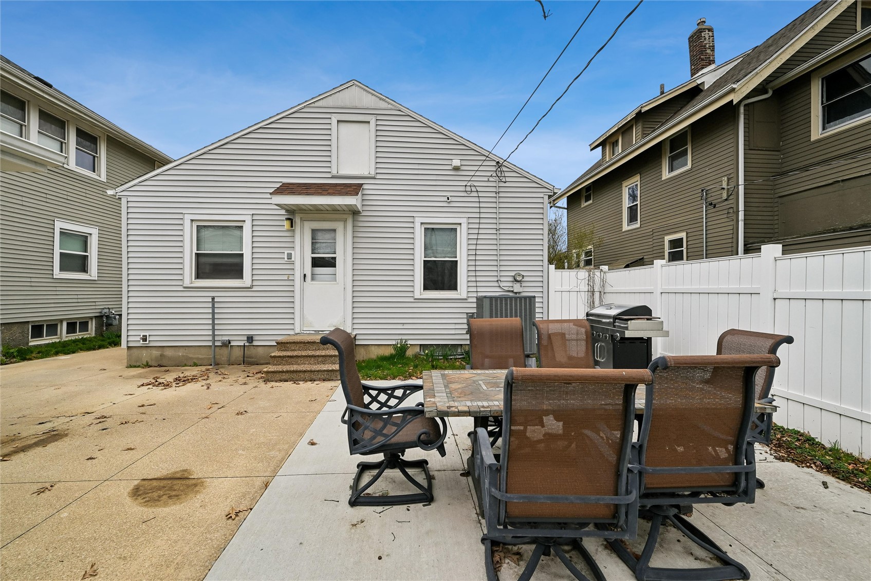813 Oakland Road NE Cedar Rapids IA 52402