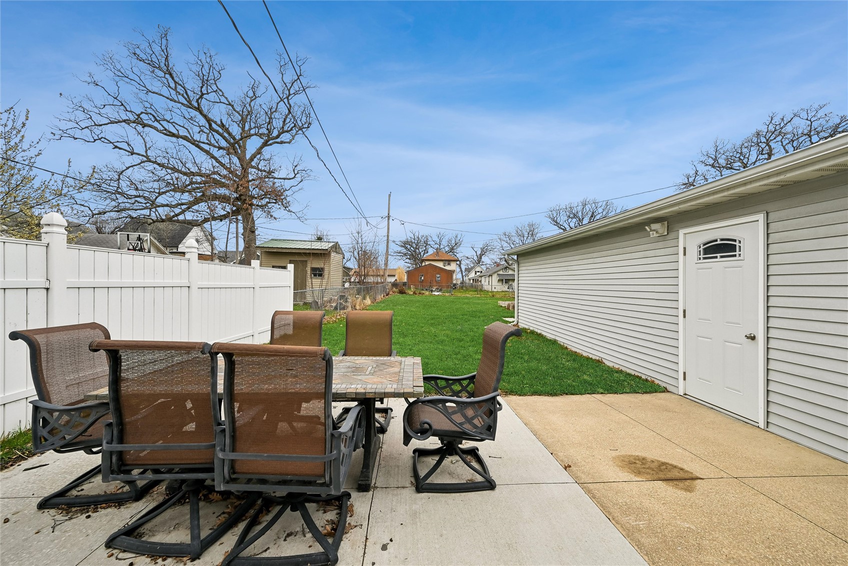 813 Oakland Road NE Cedar Rapids IA 52402