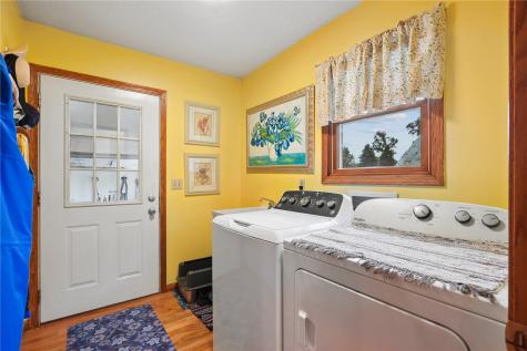 206 220th Trail South Amana IA 52334