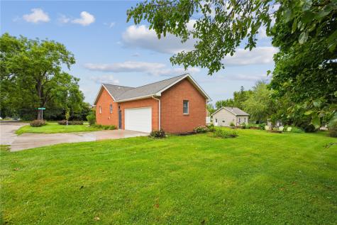 206 220th Trail South Amana IA 52334