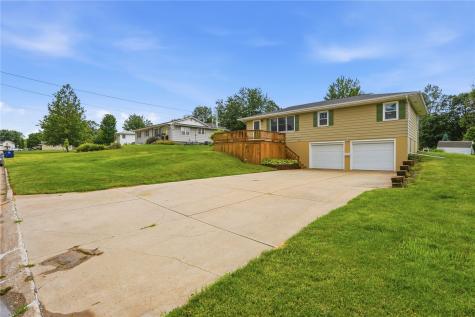 101 Country Club Drive Vinton IA 52349