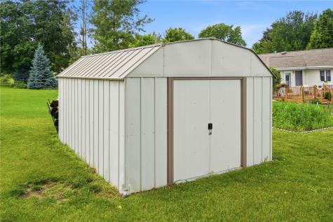 101 Country Club Drive Vinton IA 52349