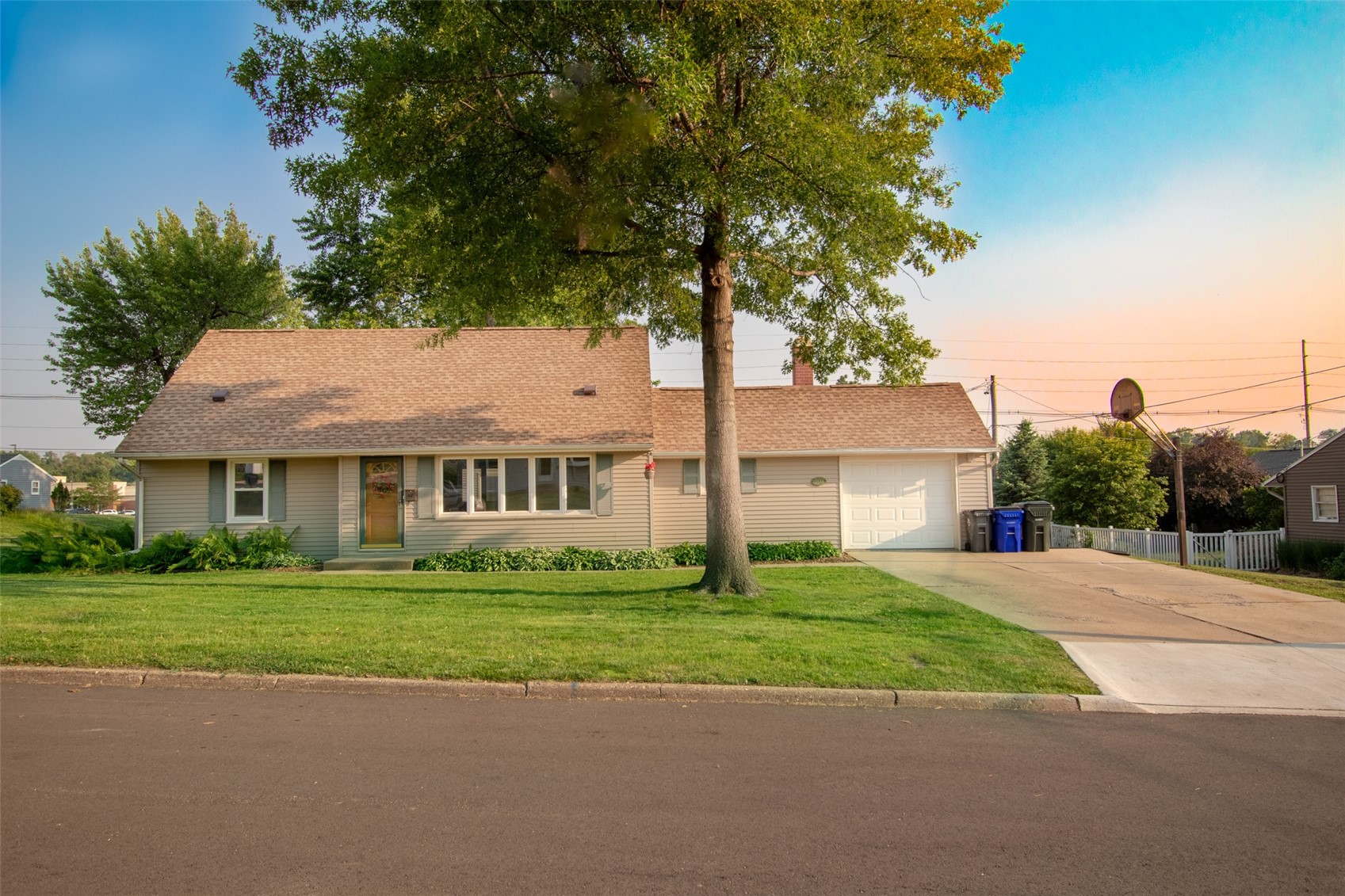 3849 Vine Avenue SE Cedar Rapids IA 52403