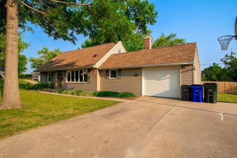 3849 Vine Avenue SE Cedar Rapids IA 52403