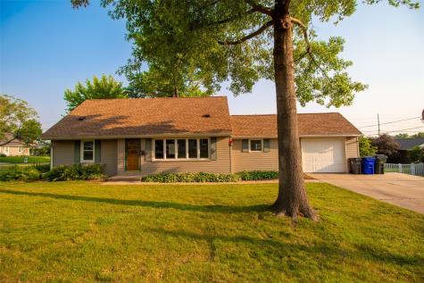 3849 Vine Avenue SE Cedar Rapids IA 52403