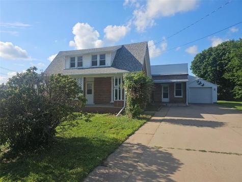1105 5th Street E Vinton IA 52349