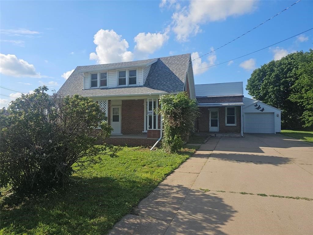 1105 5th Street E Vinton IA 52349