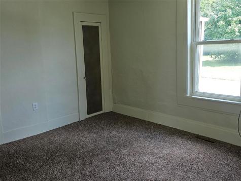 1105 5th Street E Vinton IA 52349