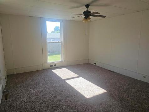 1105 5th Street E Vinton IA 52349