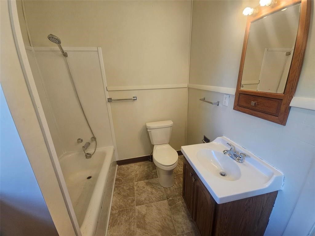 1105 5th Street E Vinton IA 52349