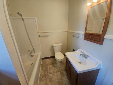 1105 5th Street E Vinton IA 52349