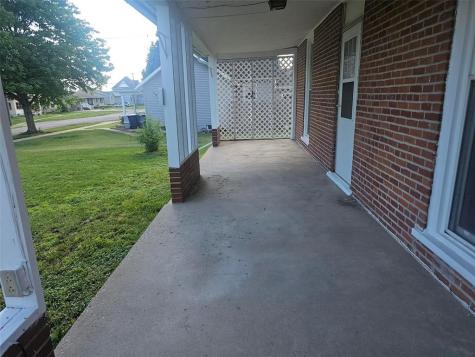1105 5th Street E Vinton IA 52349