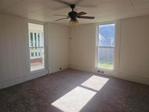 1105 5th Street E Vinton IA 52349